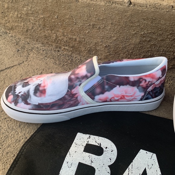 NWT RAAD Brand Super Awesome Women’s Slip On Skull/Roses Shoes, Size 10.5 - Picture 4 of 7